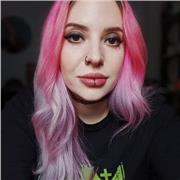 Profesora de dibujo y pintura para todos los niveles, con experiencia en el sector del arte contemporáneo y Master en Bellas Artes